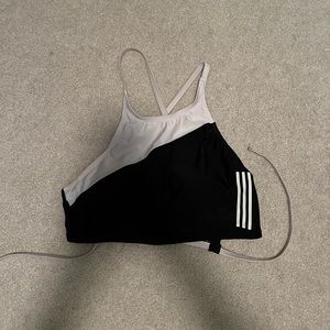 3/25 🍍 adidas black color block bikini top!!